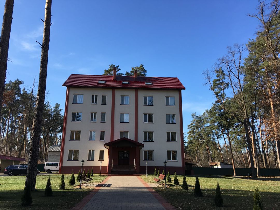 Gebäude auf dem Gelände von UACHE in Bucha